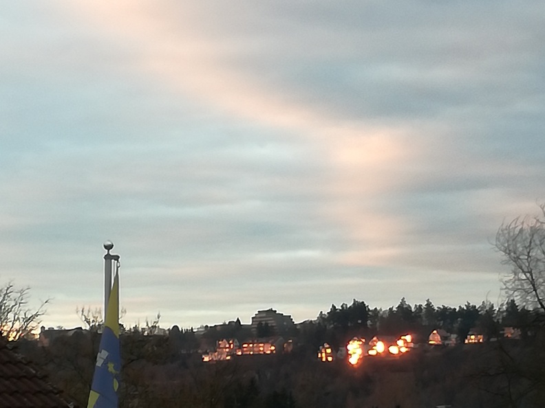 Morgenhimmel über der Sporthalle,Blick nach Wimpfen